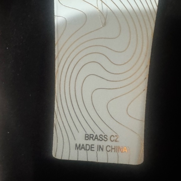 Super fun & fabulous Gold &Green Peacock Ring! Add some flair to your fashion🦚 - Picture 6 of 8